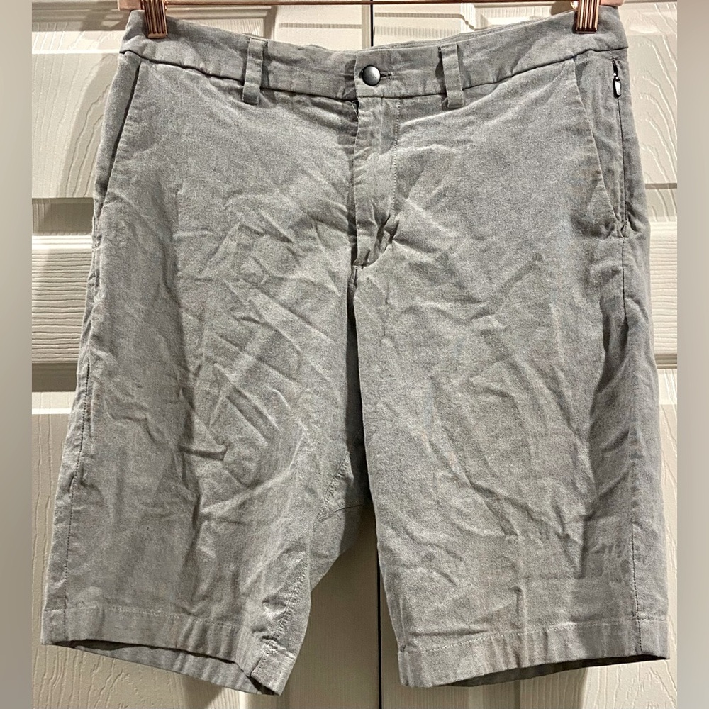 LULULEMON Men's Commission Shorts Sz 32 Gray Relaxed 11" EUC